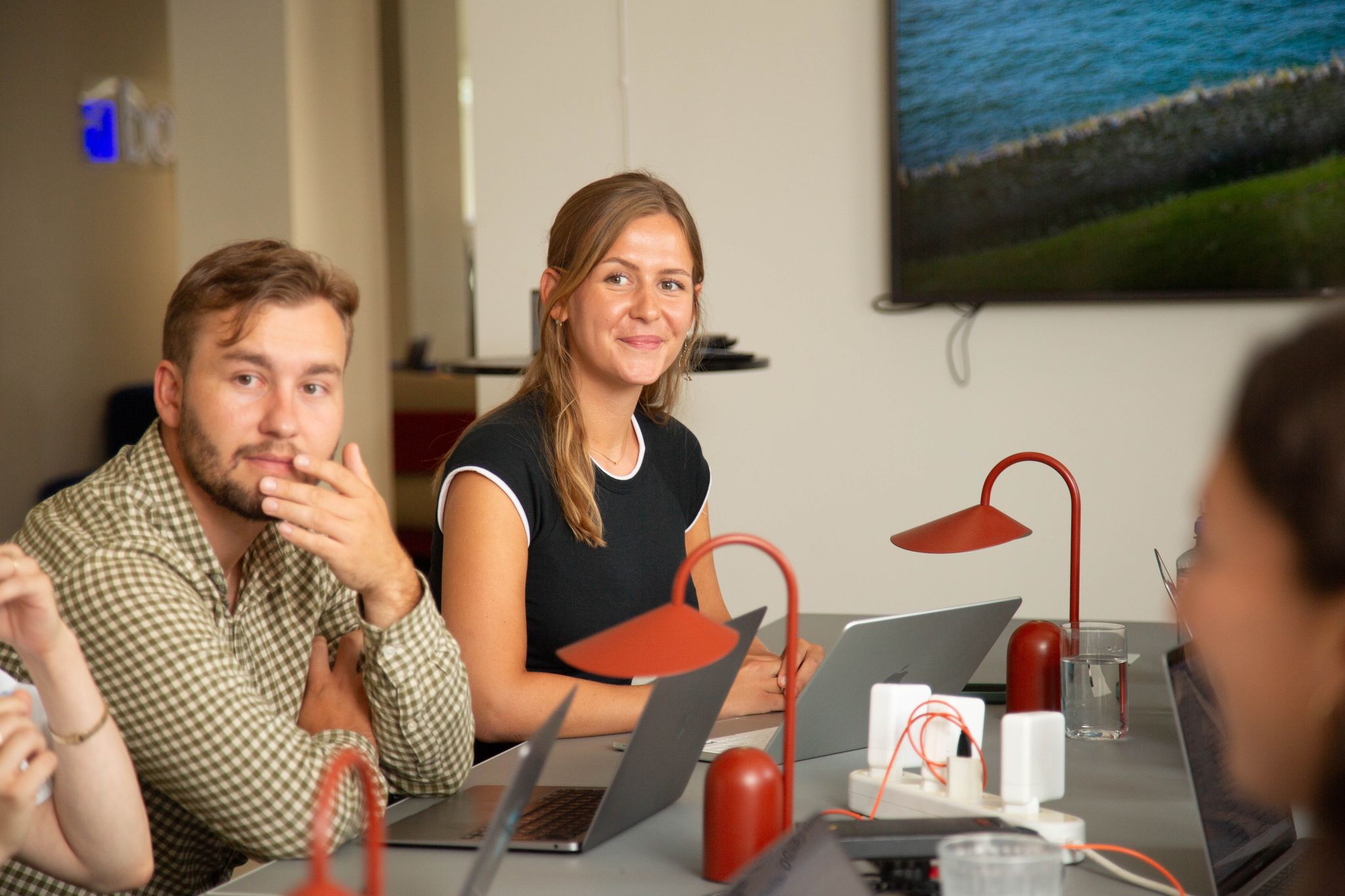 Bonzer specialists in a conference-table meeting